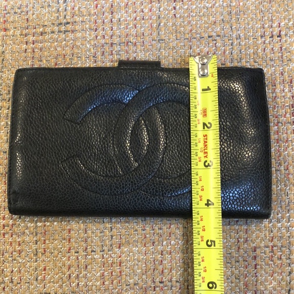 Authentic CHANEL Caviar Skin CC Logo Long Black Bifold Kisslock Wallet - Picture 12 of 15